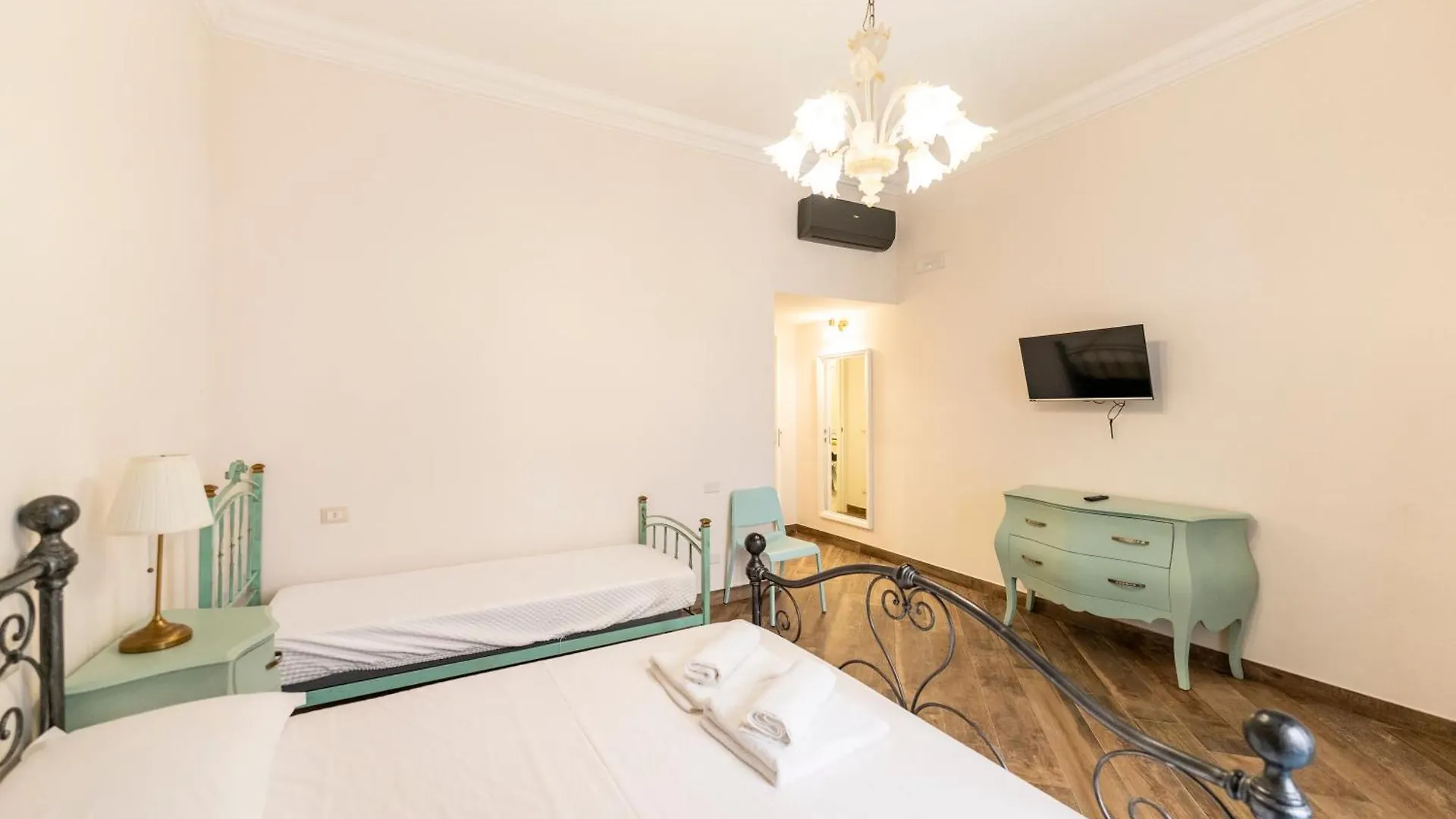 Via Carlo De Cesare 56 Apartment Naples 0*,  Italy