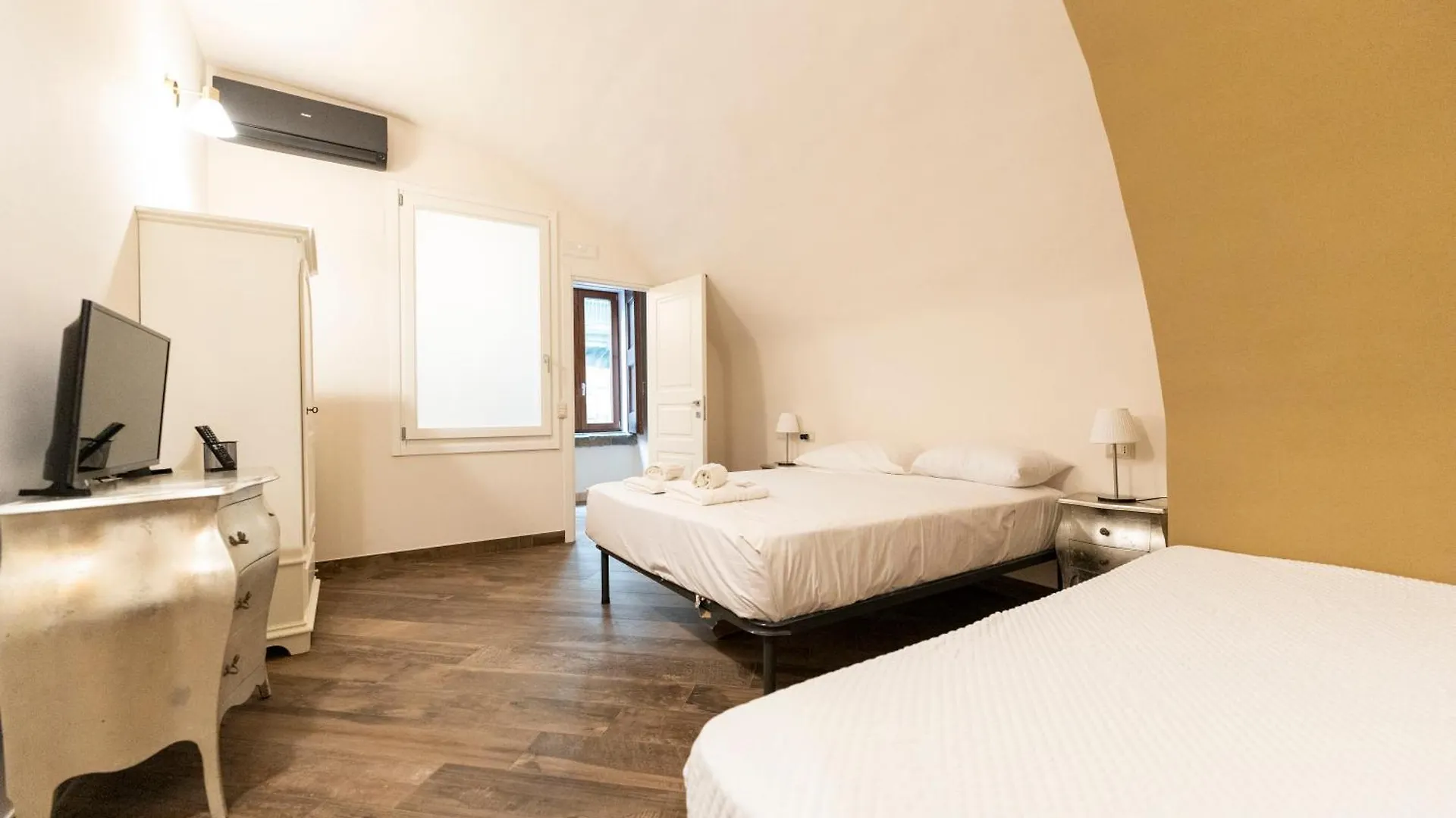 Via Carlo De Cesare 56 Apartment Naples Italy