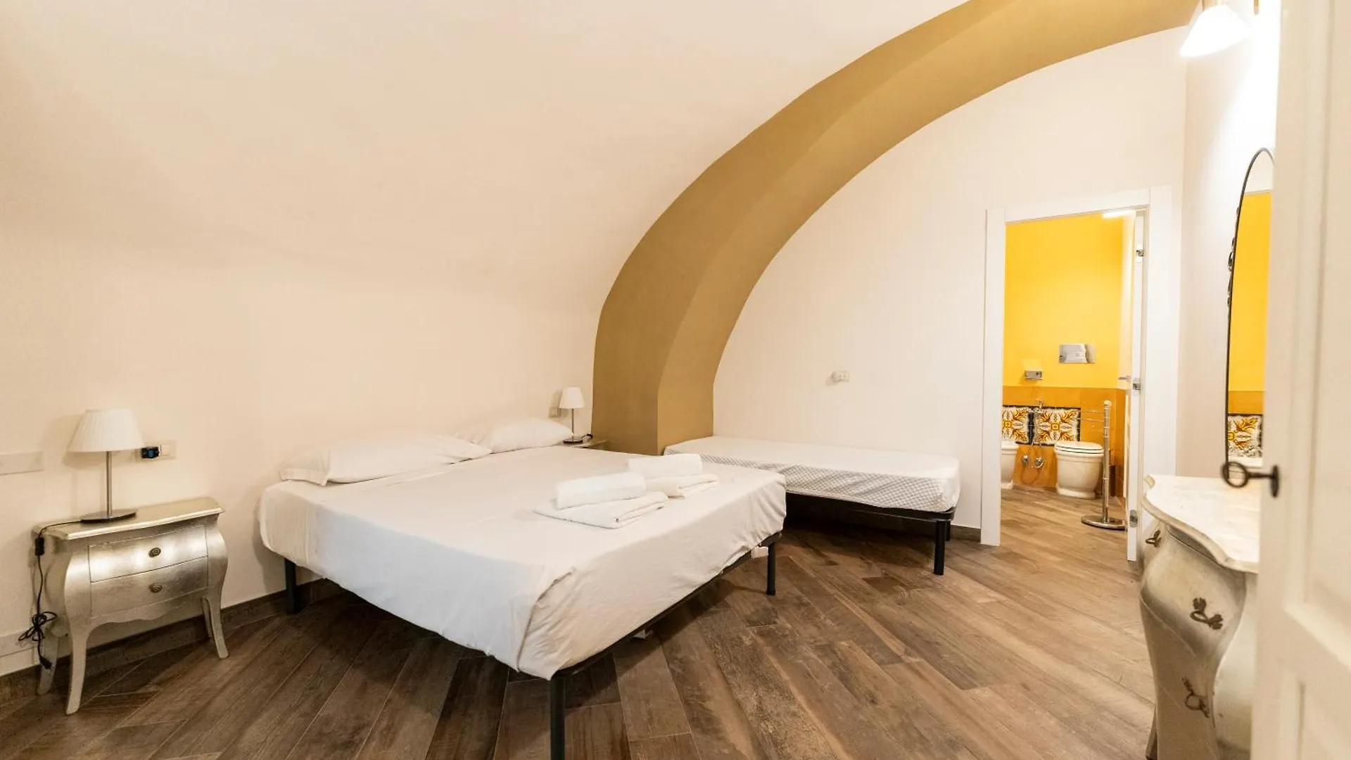 Via Carlo De Cesare 56 Apartment Naples Italy